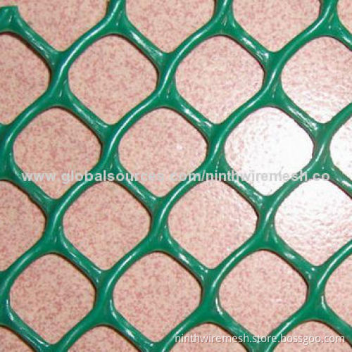 Plastic mesh, kind of barrier fencing, made of high-density and low pressure polypropylene